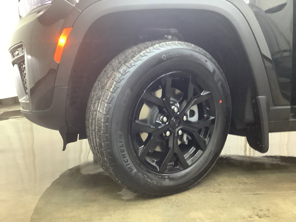 New 2026 Jeep Grand Cherokee Altitude image 28