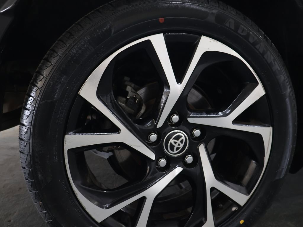 Used 2021 Toyota C-HR XLE FWD image 30