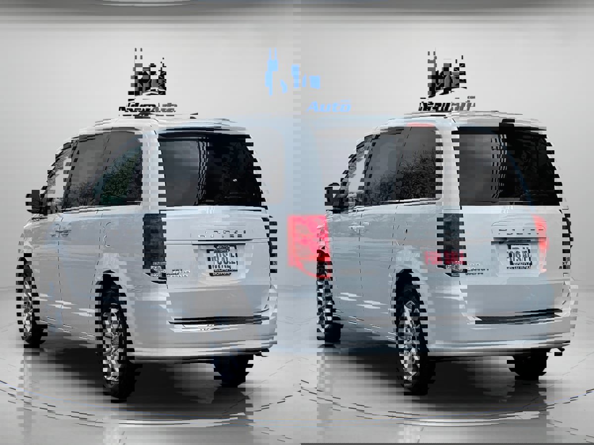 Used 2020 Dodge Grand Caravan SXT w/ Driver Convenience Group image 8