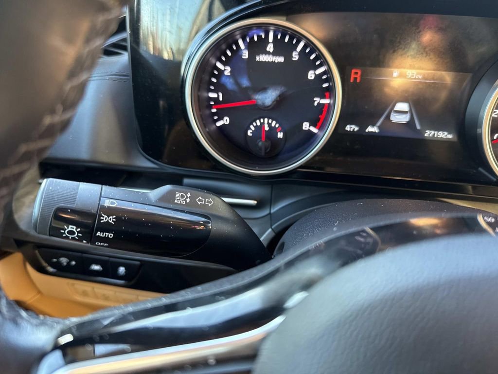 Used 2023 Kia Carnival EX image 31