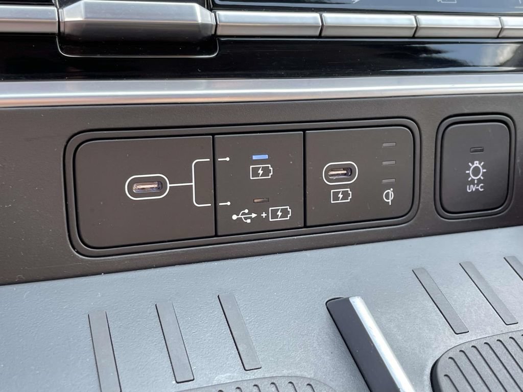 Certified 2025 Hyundai Santa Fe Limited FWD image 32