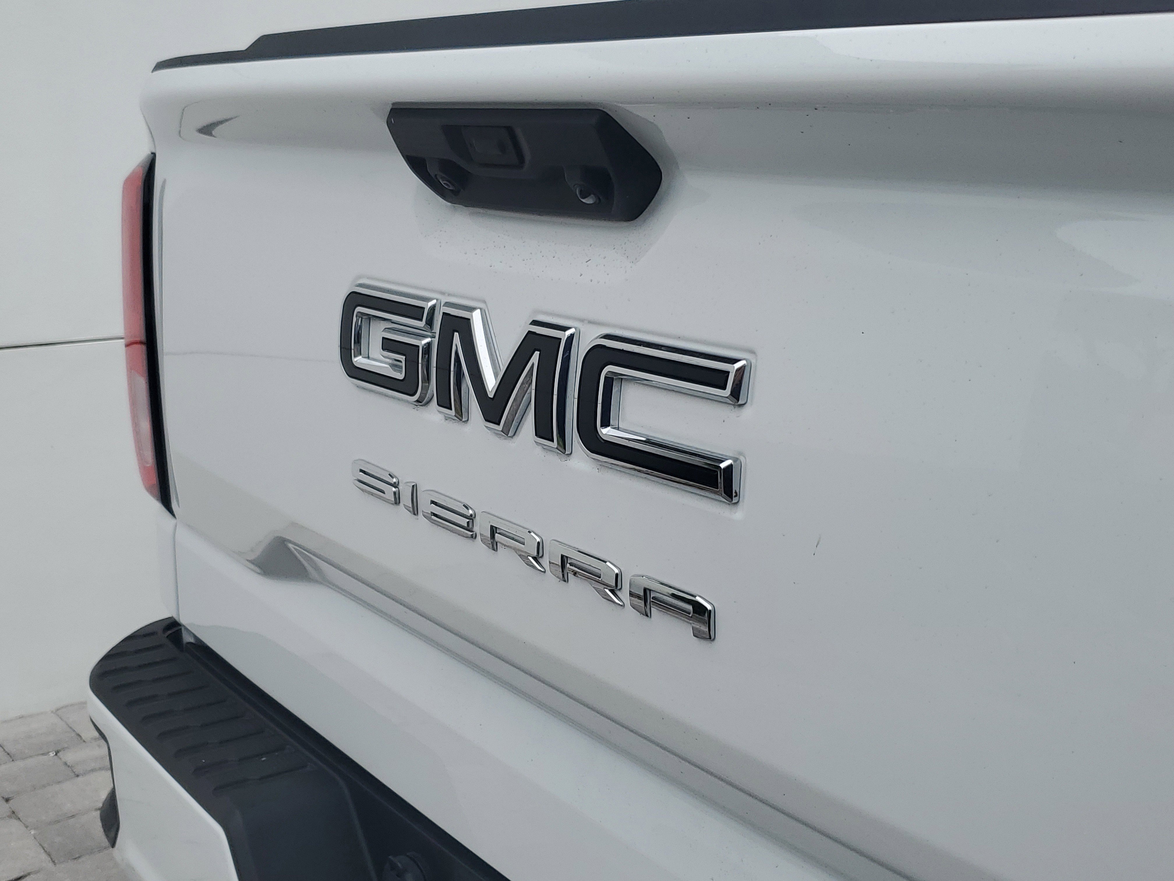 Used 2024 GMC Sierra 1500 Elevation w/ LPO, Elevation Black Package image 8