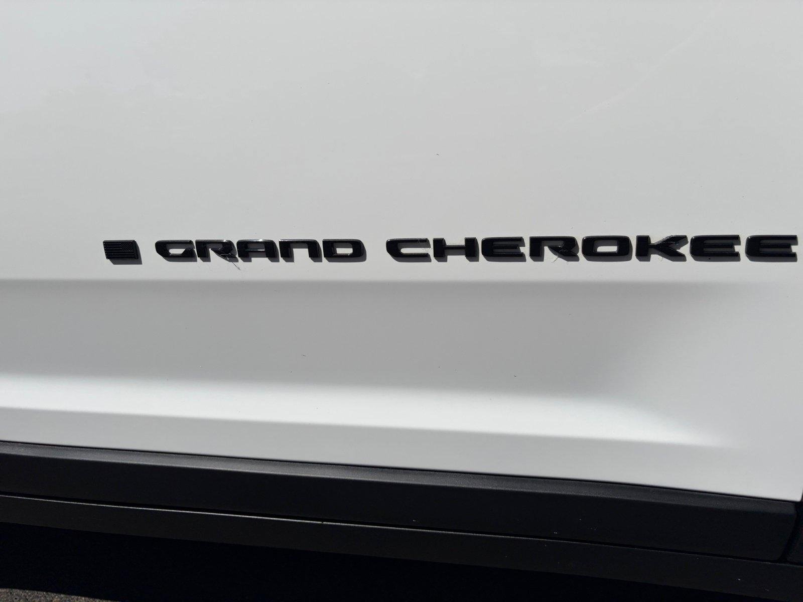 Used 2025 Jeep Grand Cherokee Altitude AWD/4WD image 25