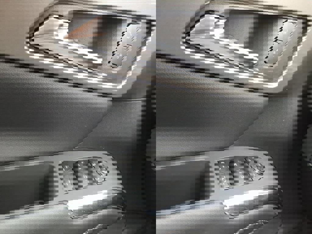 New 2026 Chevrolet Traverse LT image 18