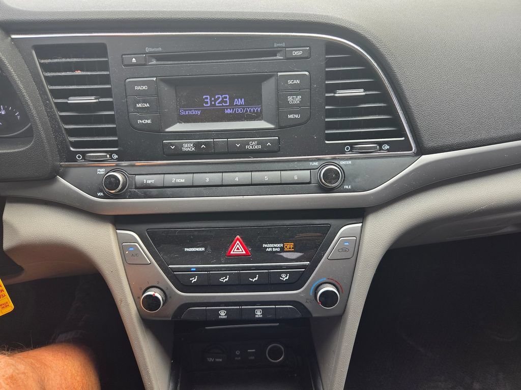 Used 2017 Hyundai Elantra SE FWD image 18