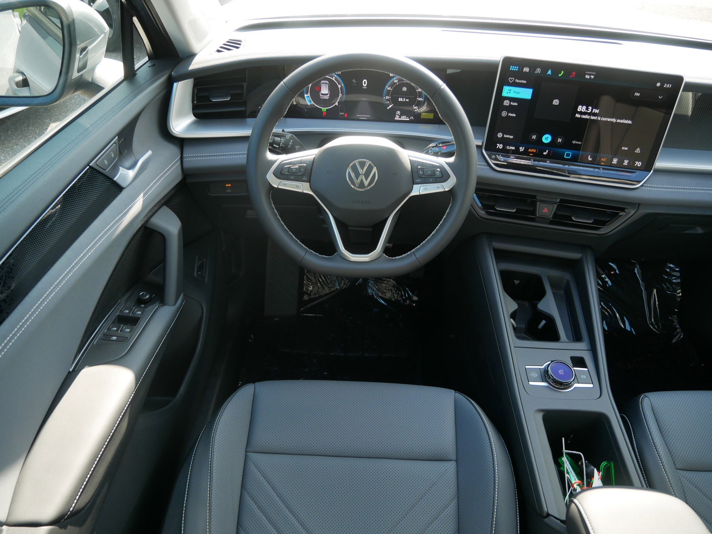 New 2025 Volkswagen Tiguan SE image 7