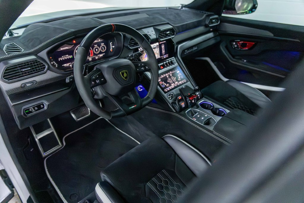 Used 2023 Lamborghini Urus Performante AWD/4WD image 31