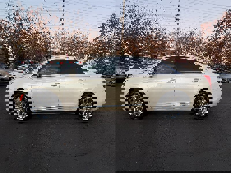 Used 2013 Cadillac XTS Premium image 8