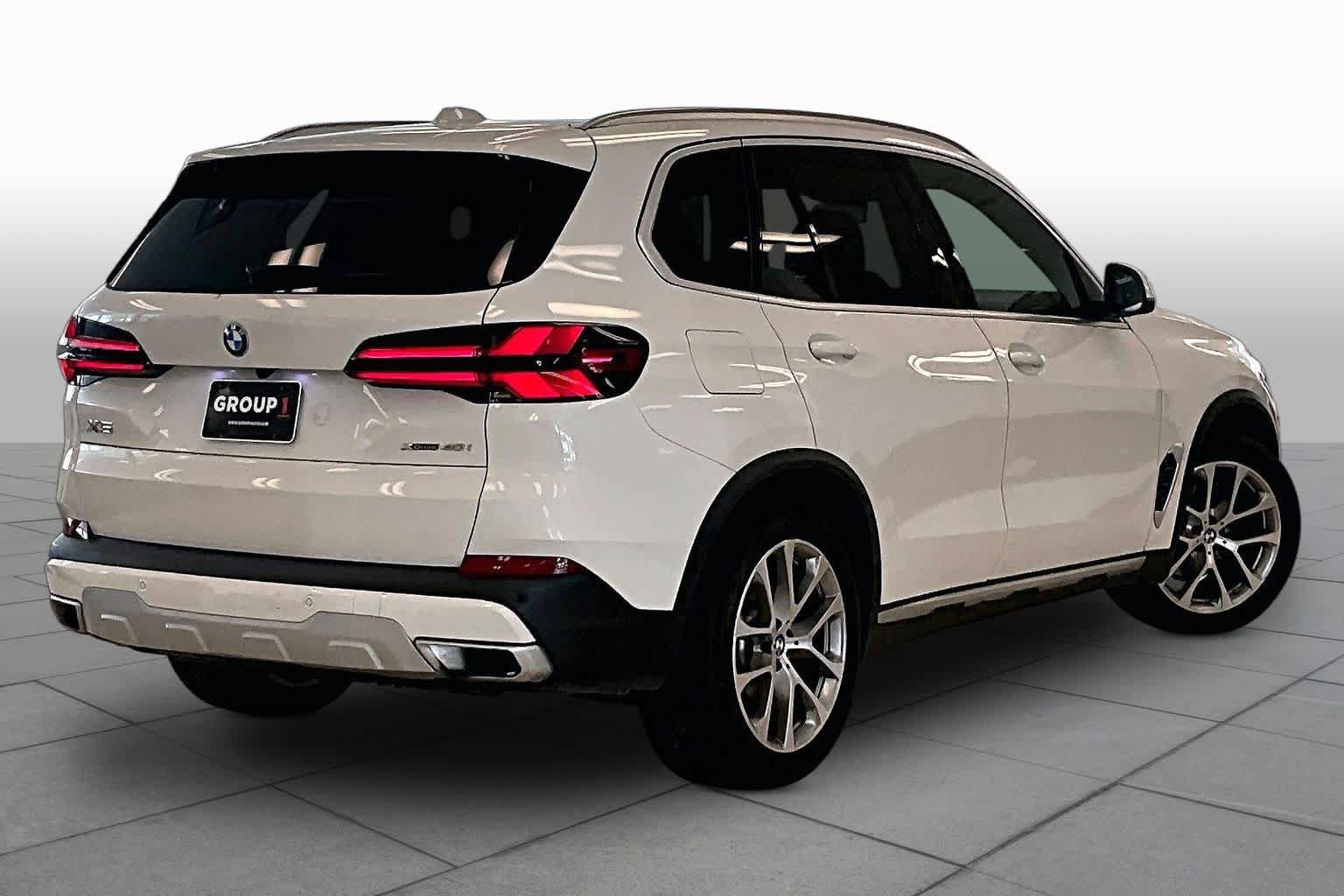 Used 2024 BMW X5 xDrive40i w/ Premium Package AWD/4WD image 12