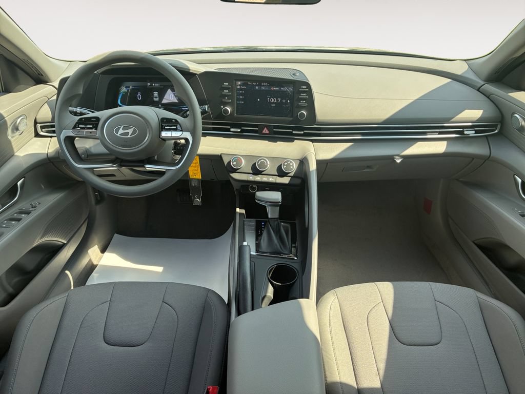 Used 2026 Hyundai Elantra SE FWD image 10