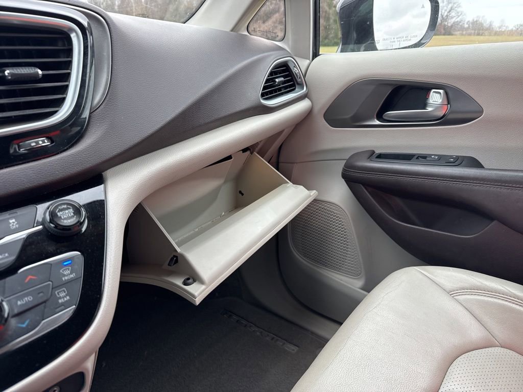 Used 2017 Chrysler Pacifica Touring-L Plus w/ Tire & Wheel Group image 39