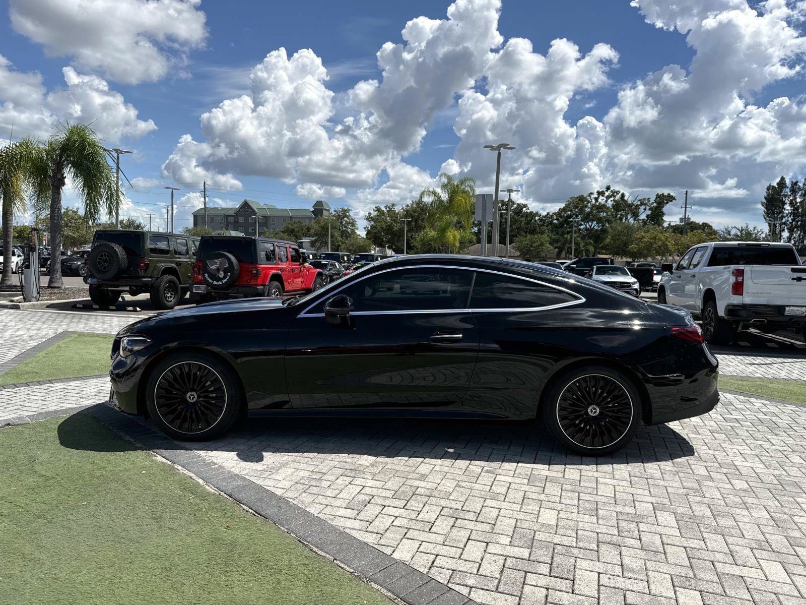 New 2027 Mercedes-Benz CLE 300 4MATIC Coupe image 3