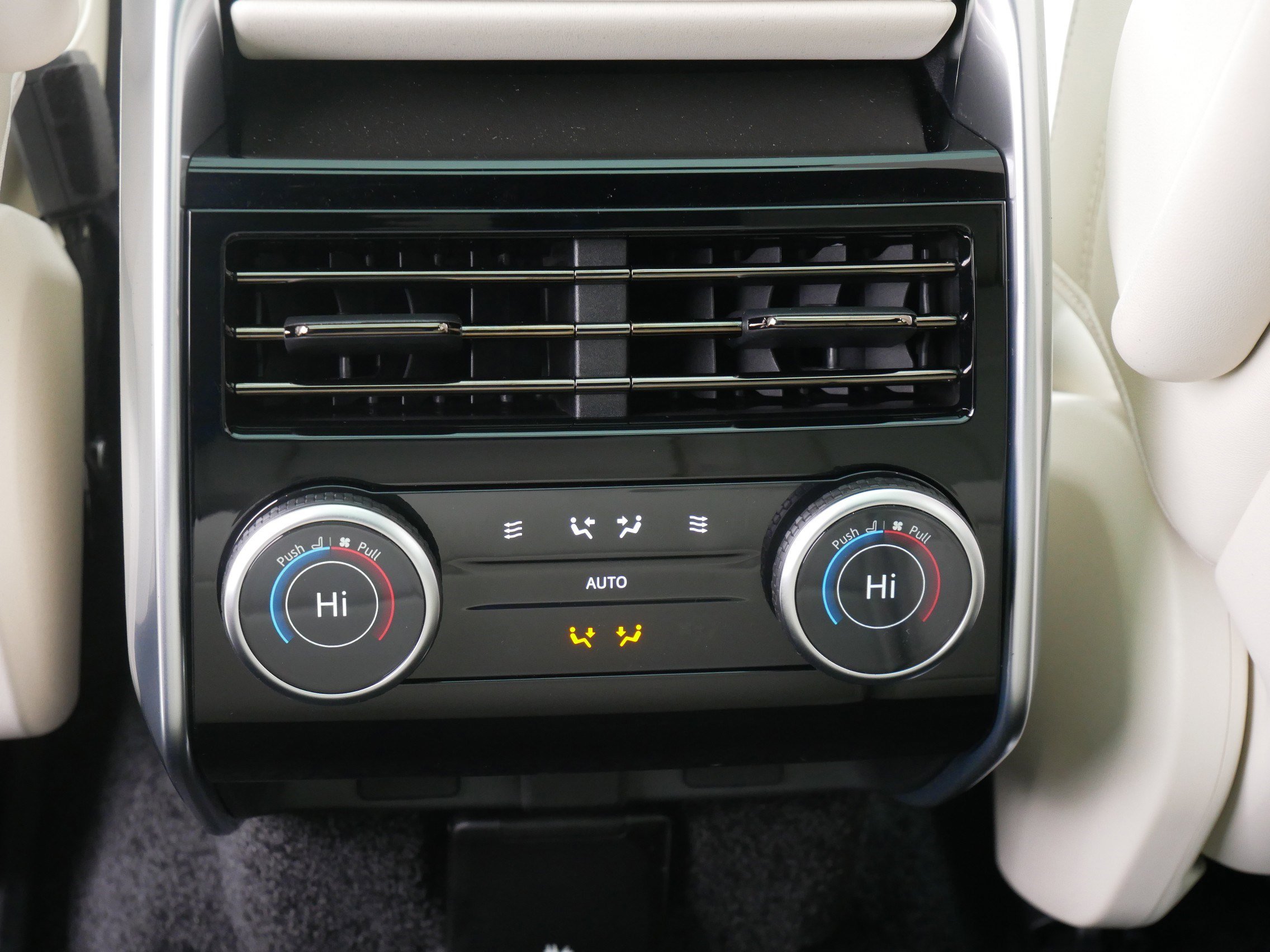 New 2025 Land Rover Range Rover SE image 7