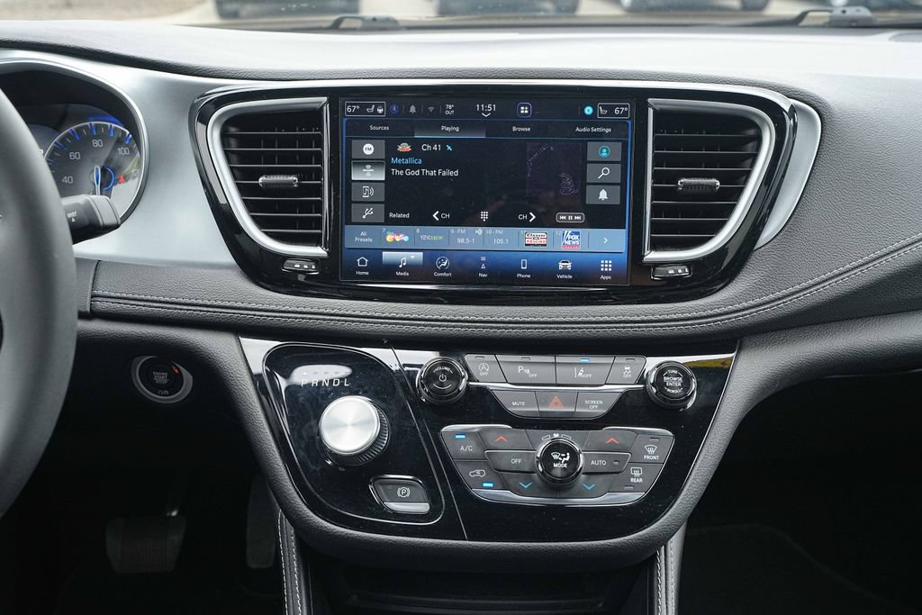 Used 2025 Chrysler Pacifica Limited FWD image 29