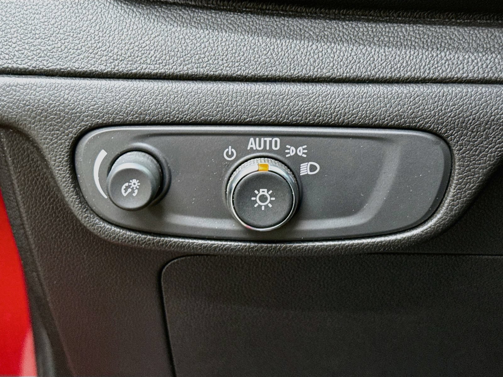 Used 2023 Chevrolet Bolt LT w/ Infotainment Package FWD image 13