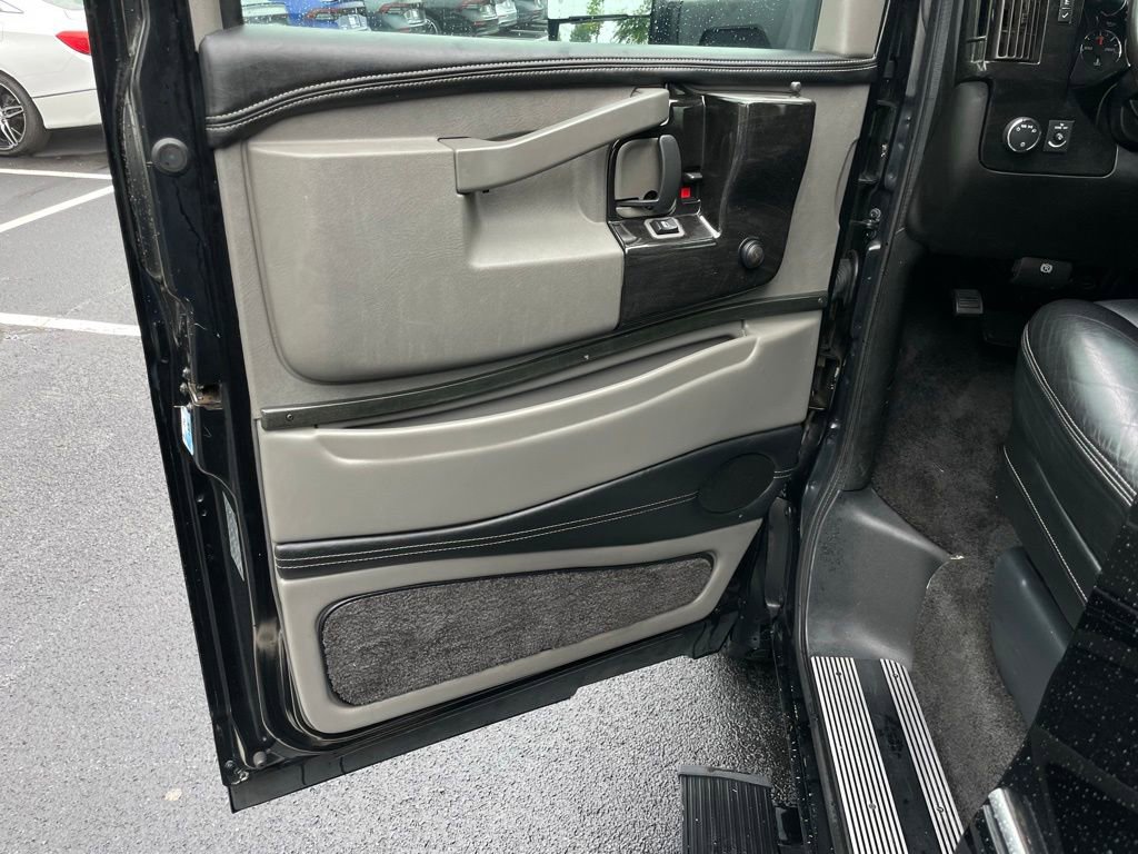 Used 2017 Chevrolet Express 2500 Extended RWD image 22