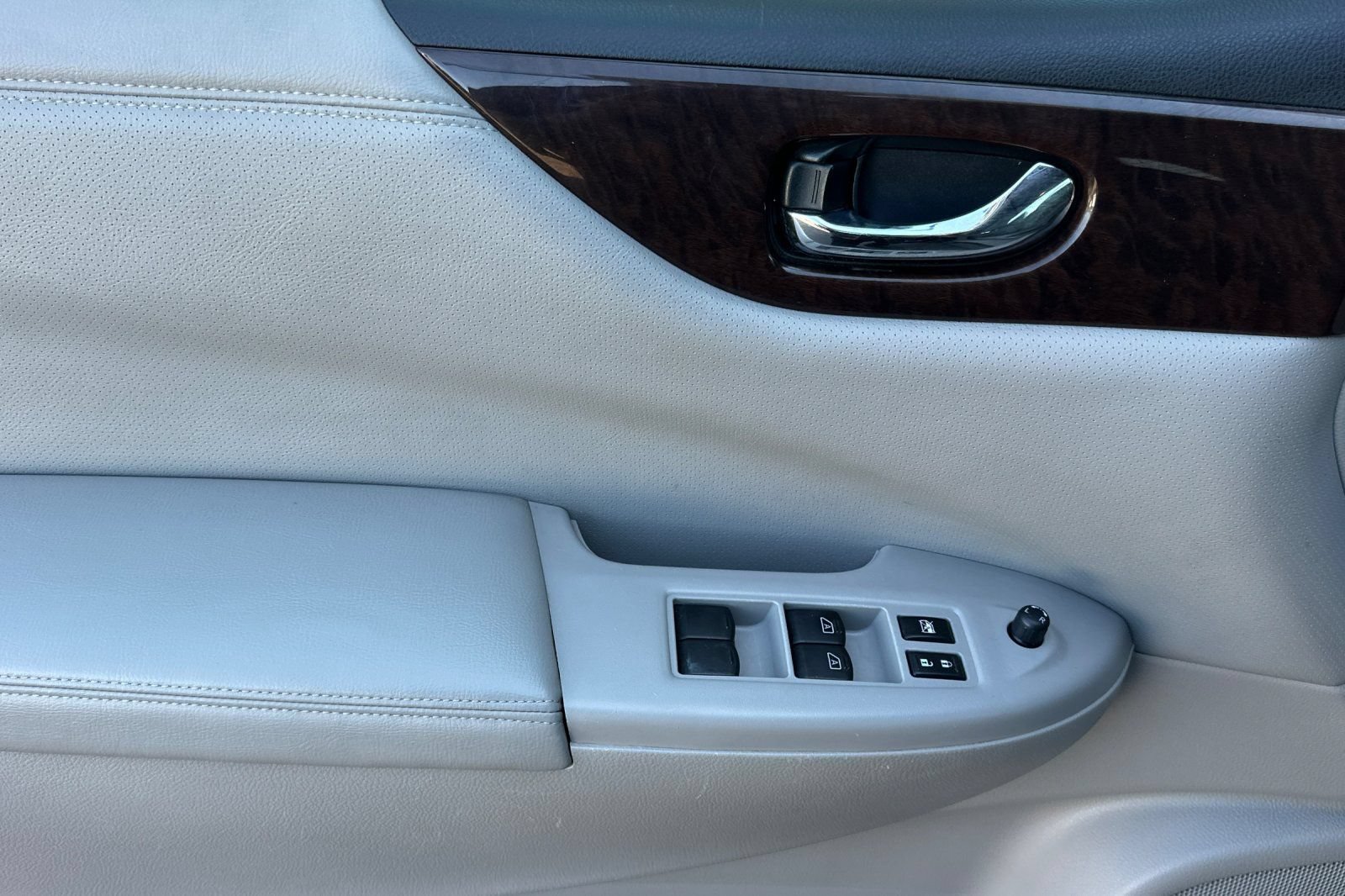 Used 2014 Nissan Quest SL FWD image 11