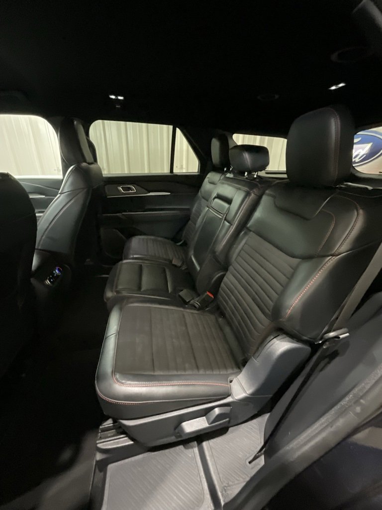 Used 2025 Ford Explorer ST-Line w/ ST-Line Street Pack image 11