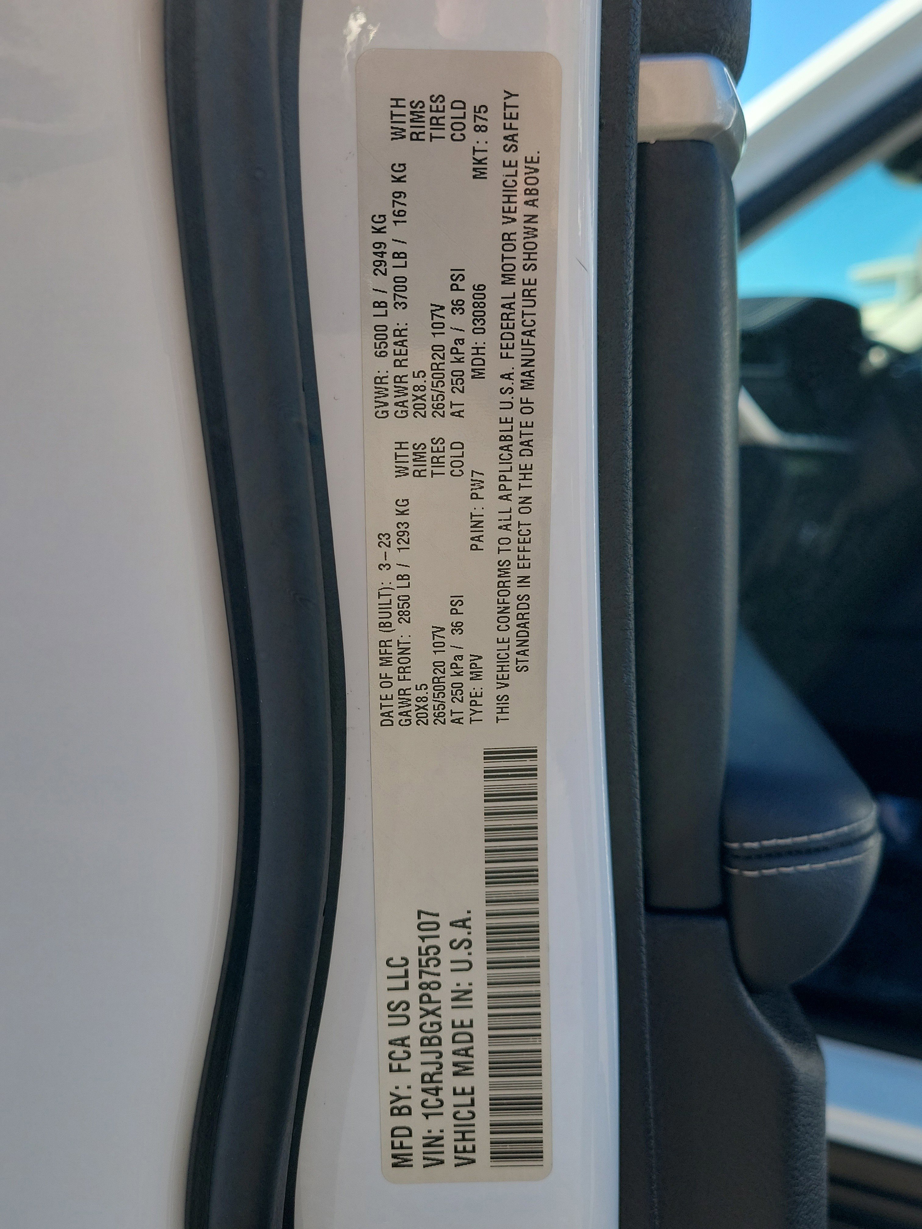 Used 2023 Jeep Grand Cherokee L Limited w/ Black Appearance Package image 36