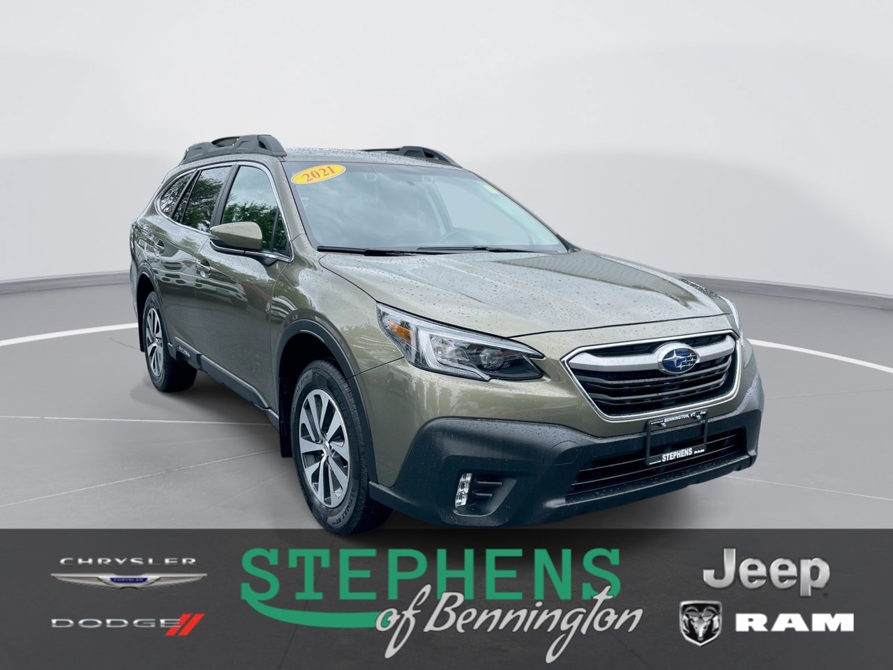 Used 2021 Subaru Outback Premium AWD/4WD image 1