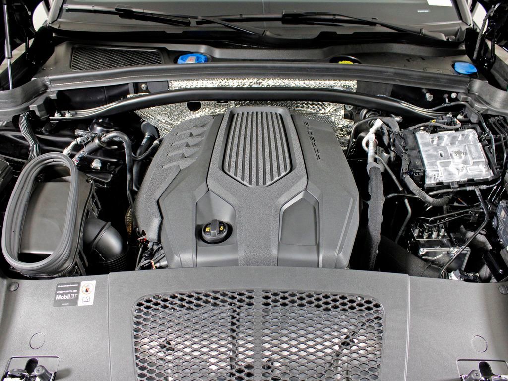Certified 2026 Porsche Macan AWD/4WD image 41