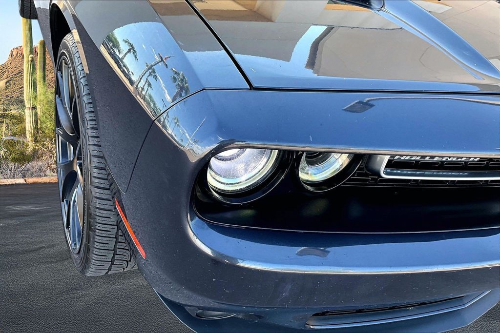 Used 2018 Dodge Challenger SXT w/ Driver Convenience Group RWD image 29