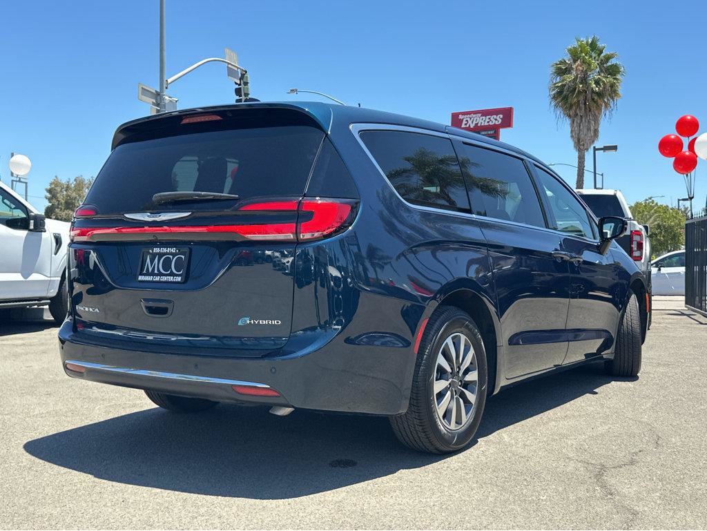Used 2025 Chrysler Pacifica Select FWD image 13