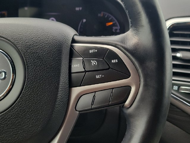Used 2020 Jeep Grand Cherokee Laredo AWD/4WD image 23