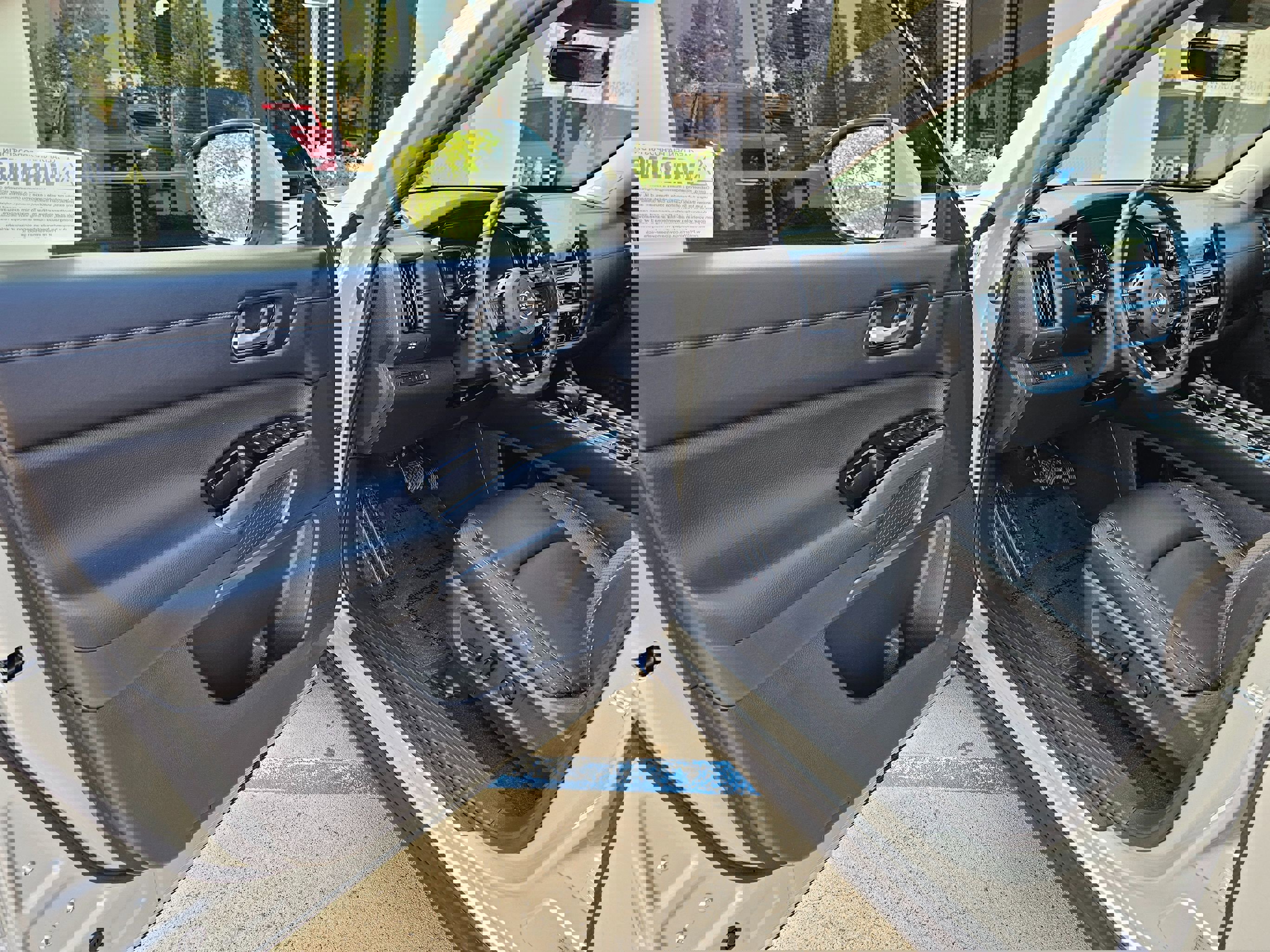 Used 2025 Nissan Pathfinder SL w/ SL Premium Package image 16