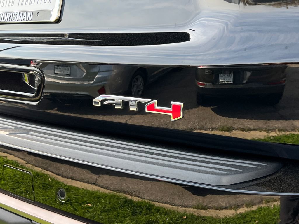 Used 2025 GMC Yukon AT4 Ultimate w/ LPO, Floor Liner Package image 7