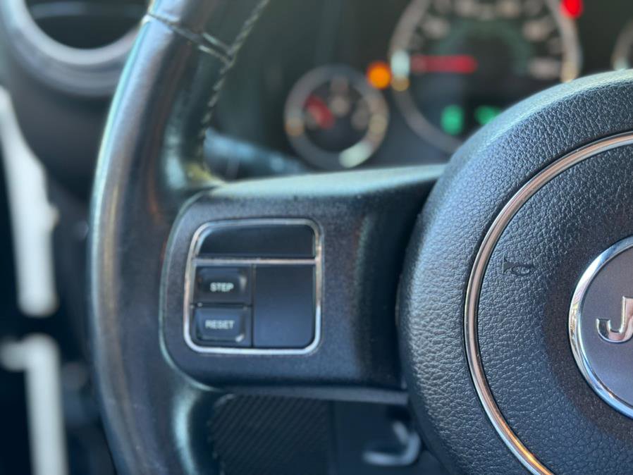 Used 2014 Jeep Wrangler Unlimited Rubicon image 21