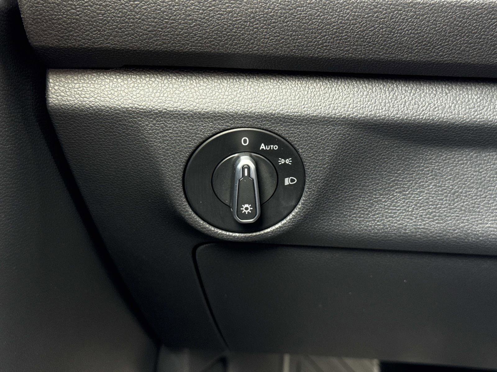 Used 2022 Volkswagen Jetta SEL image 13