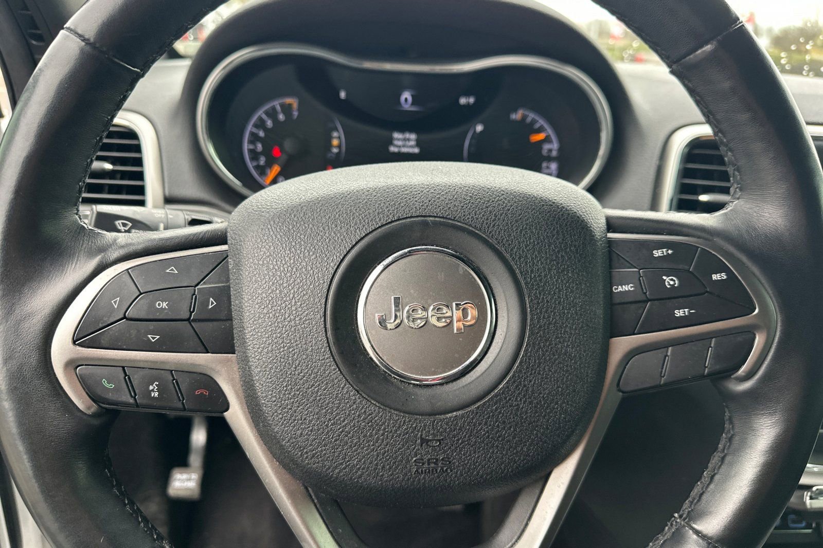 Used 2018 Jeep Grand Cherokee Limited image 36