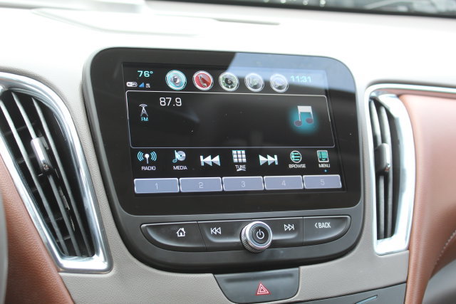 Used 2017 Chevrolet Malibu Hybrid w/ Leather Package FWD image 22
