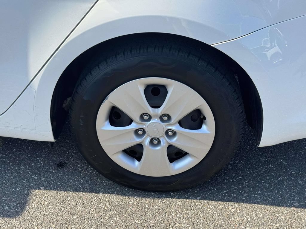 Used 2017 Kia Forte LX FWD image 8