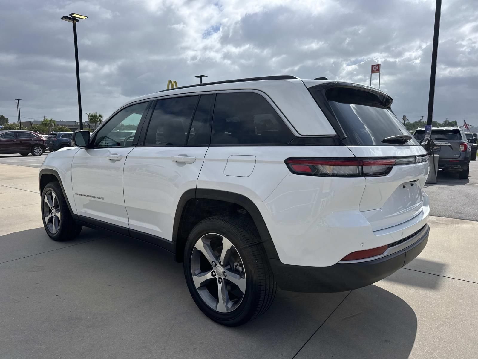 Used 2026 Jeep Grand Cherokee Limited RWD image 5