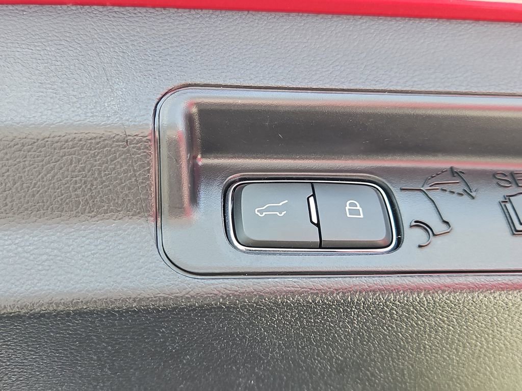 Used 2022 Ford Explorer XLT image 6