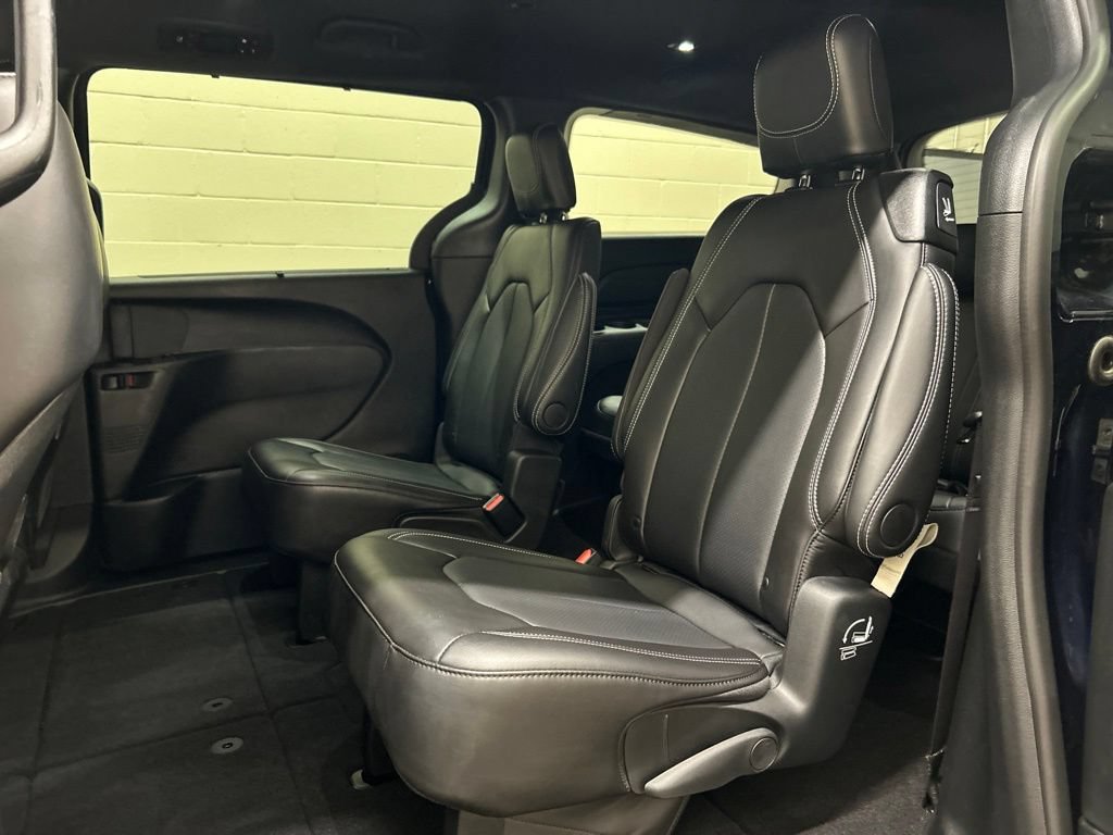 Used 2024 Chrysler Pacifica Touring-L w/ S Appearance Package FWD image 8