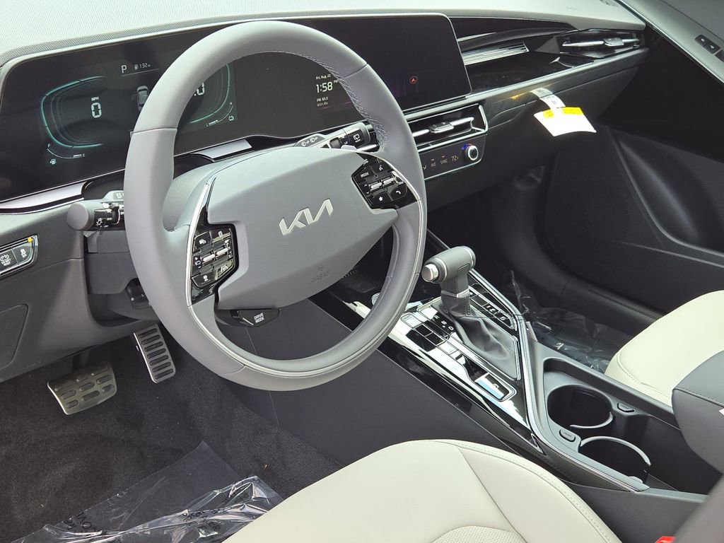 New 2025 Kia Niro EX Touring image 17
