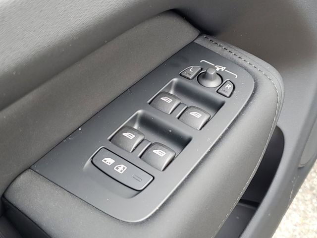 New 2026 Volvo XC60 B5 Plus w/ Protection Package Premier image 24