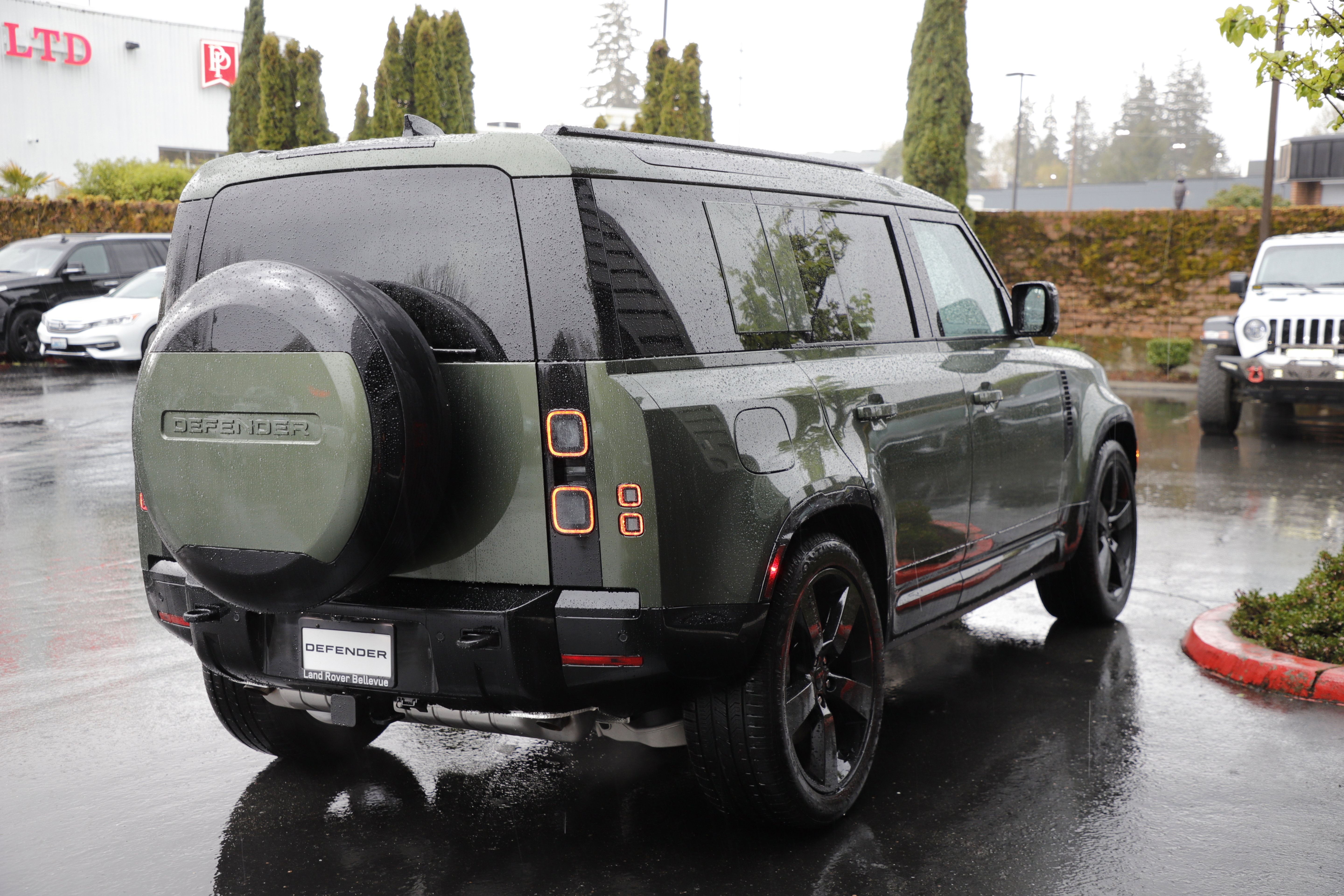 New 2026 Land Rover Defender 110 X-Dynamic SE AWD/4WD image 10
