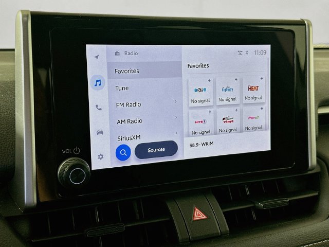 Used 2025 Toyota RAV4 XLE FWD image 16