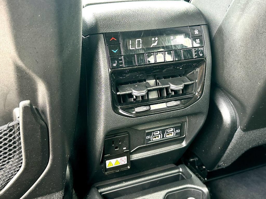 Used 2023 Jeep Grand Cherokee L Limited w/ Luxury Tech Group II RWD image 20