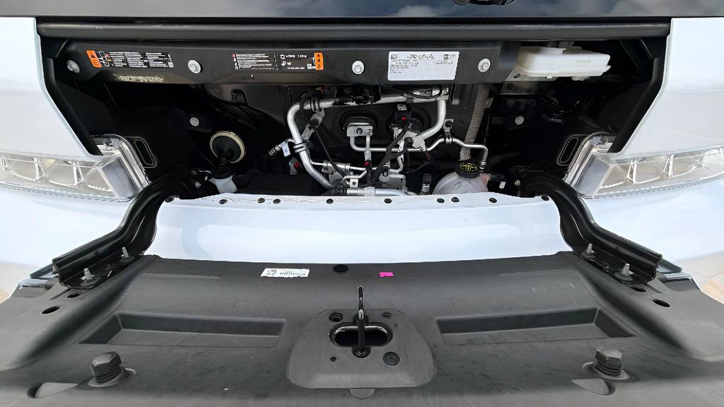 Used 2024 Chevrolet Brightdrop 600 w/ Commercial Equipment Package AWD/4WD image 32