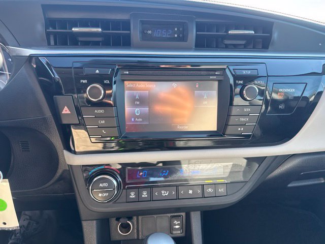 Used 2015 Toyota Corolla LE FWD image 32