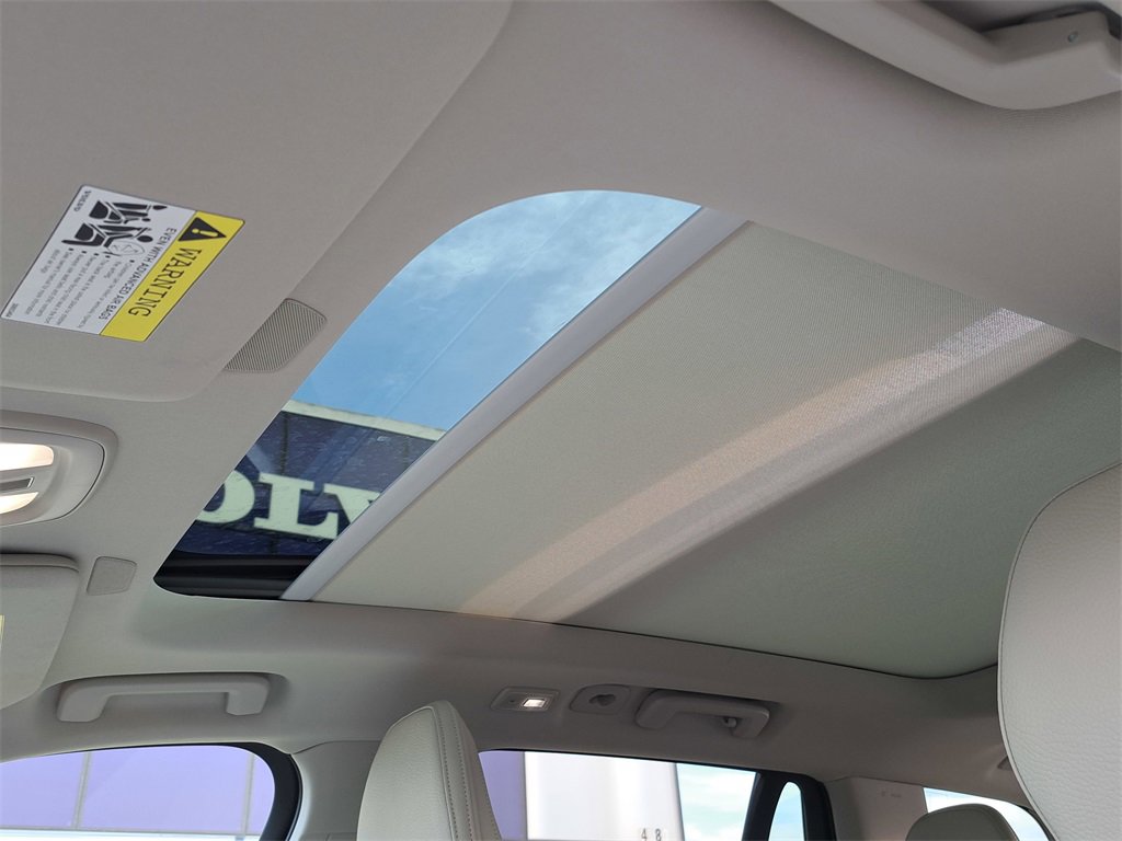 Used 2024 Volvo XC90 B5 Plus w/ Protection Package image 23