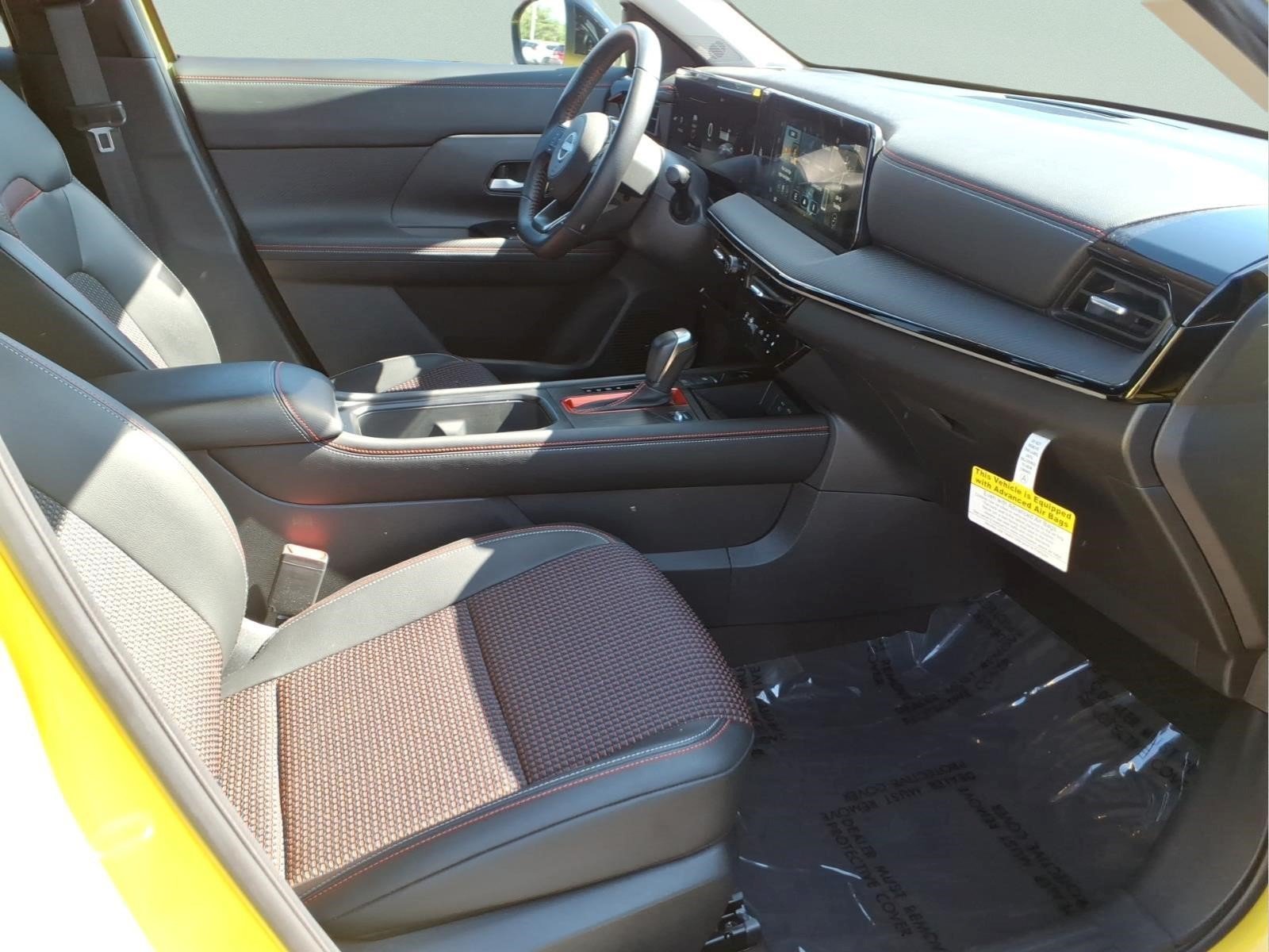 Certified 2025 Nissan Kicks SR FWD image 28