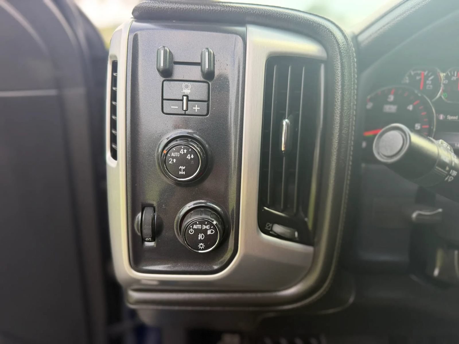 Used 2016 GMC Sierra 1500 SLT w/ Enhanced Driver Alert Package AWD/4WD image 39