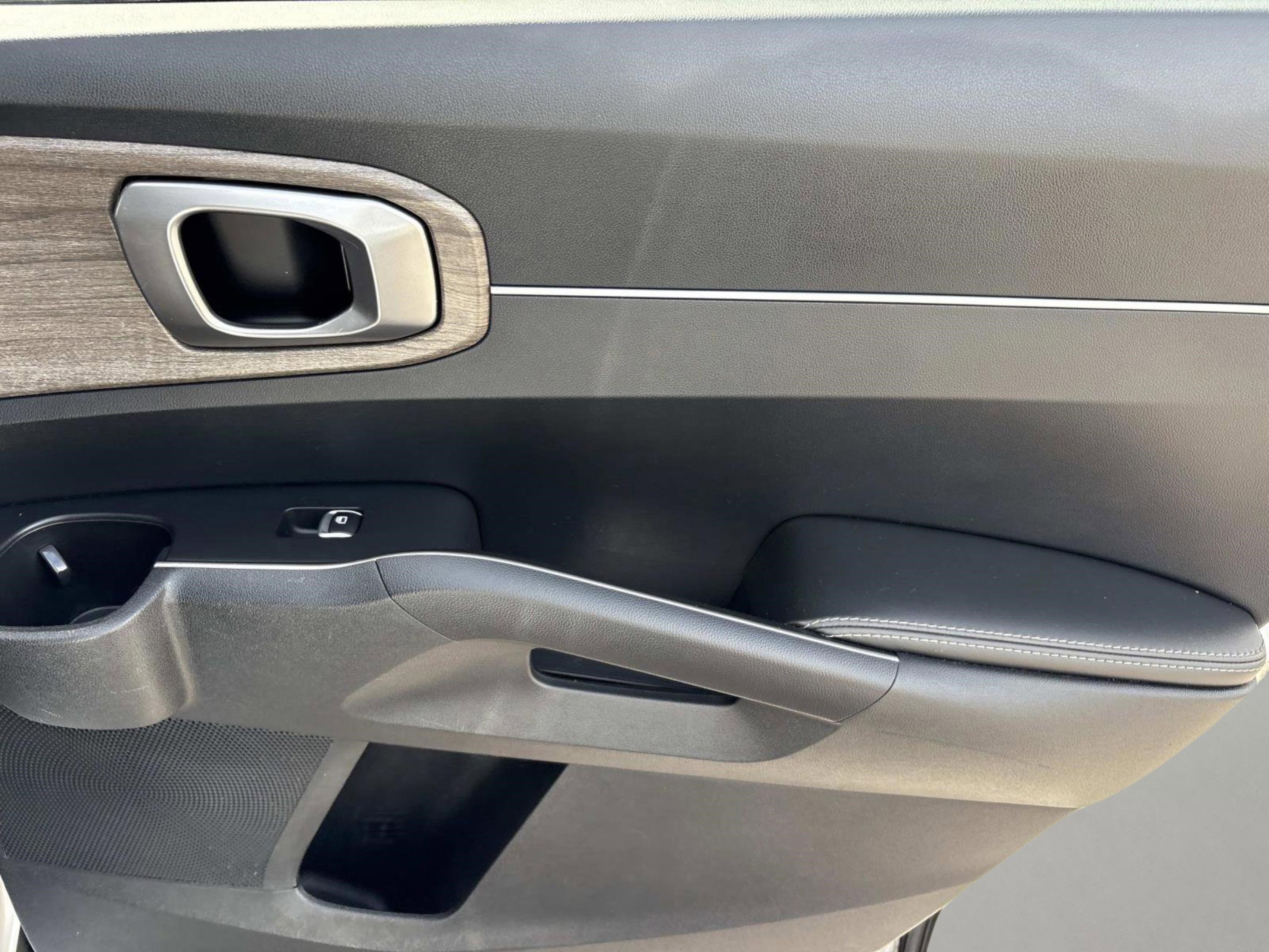 Used 2022 Kia Sorento EX w/ Panoramic Sunroof Package image 21