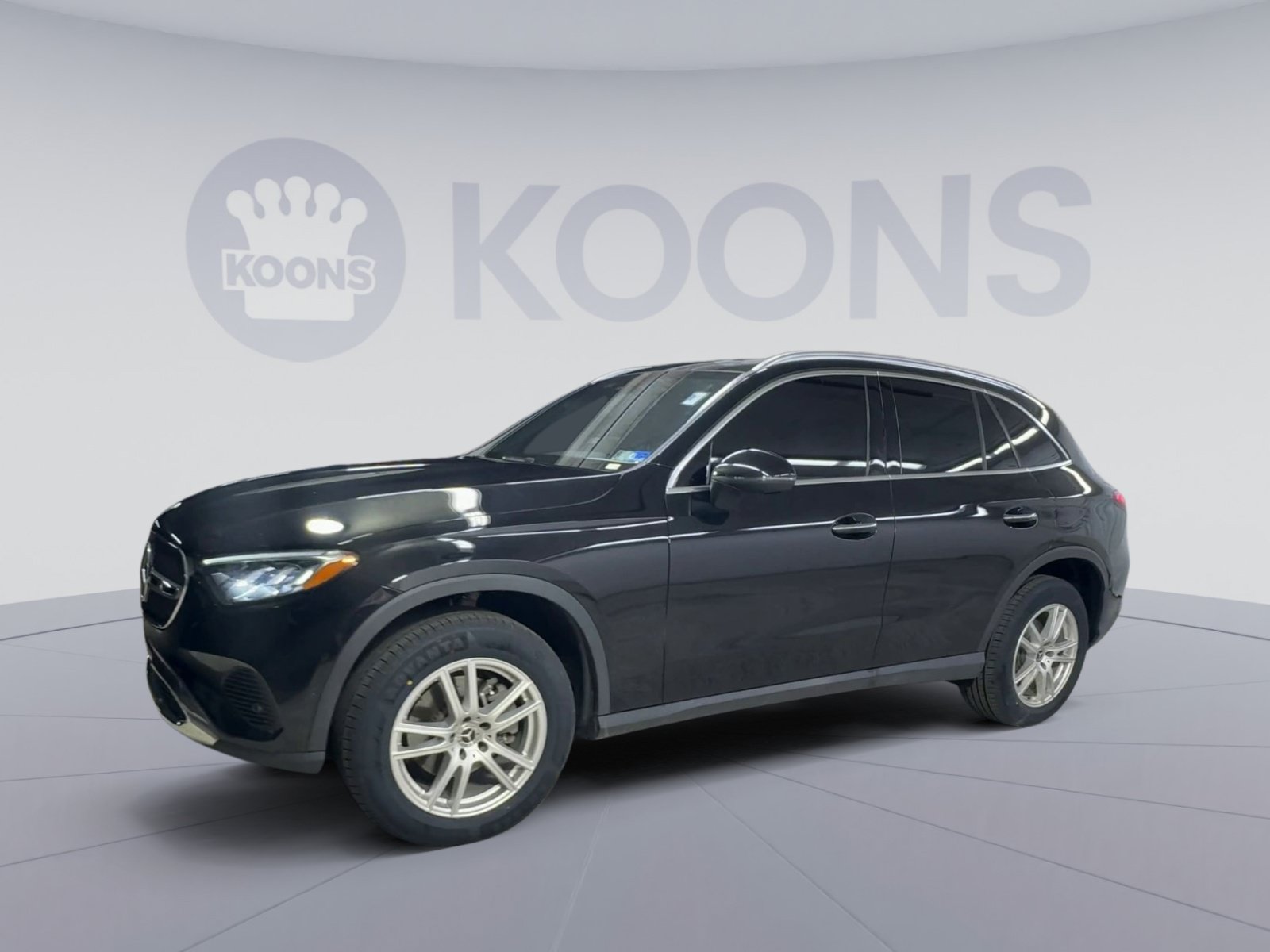Used 2025 Mercedes-Benz GLC 300 4MATIC image 5